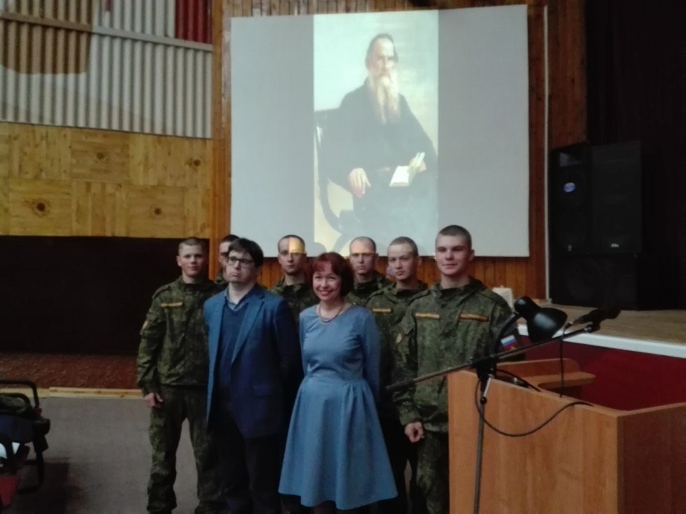 В Казанском высшем танковом командном Краснознаменном училище состоялось мероприятие, посвященное 190-летию со дня рождения Л.Н. Толстого В Казанском высшем танковом командном Краснознаменном училище состоялось мероприятие, посвященное 190-летию со дня рождения Л.Н. Толстого