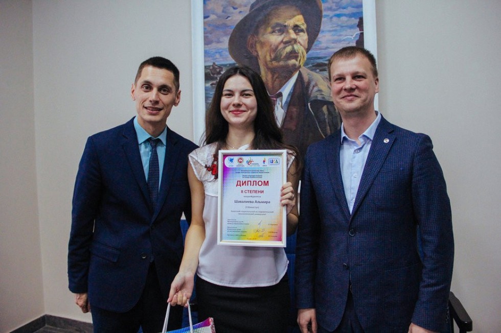 Торжественная церемония награждения победителей олимпиады по русскому языку среди иностранных студентов и магистрантов г. Казани Торжественная церемония награждения победителей олимпиады по русскому языку среди иностранных студентов и магистрантов г. Казани