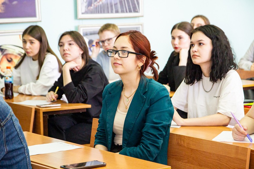 'Тотальный диктант' написали в Елабужском институте КФУ 'Тотальный диктант' написали в Елабужском институте КФУ