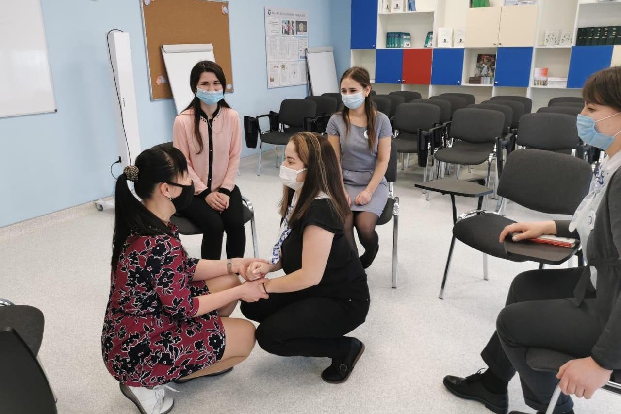 Практикум для классных руководителей: 'Особенности взаимодействия с детьми, имеющими отклонения в поведении' Практикум для классных руководителей: 'Особенности взаимодействия с детьми, имеющими отклонения в поведении'