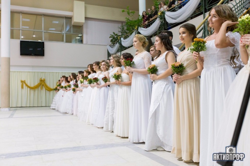 Торжественный бал в честь Дня рождения университета прошел в Елабужском институте КФУ Торжественный бал в честь Дня рождения университета прошел в Елабужском институте КФУ