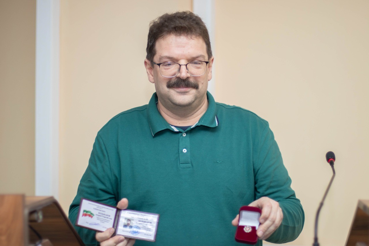 Членом Общественной палаты Республики Татарстан избран Большаков Андрей Георгиевич, доктор политических наук, профессор, заведующий кафедрой конфликтологии ИСФН Членом Общественной палаты Республики Татарстан избран Большаков Андрей Георгиевич, доктор политических наук, профессор, заведующий кафедрой конфликтологии ИСФН