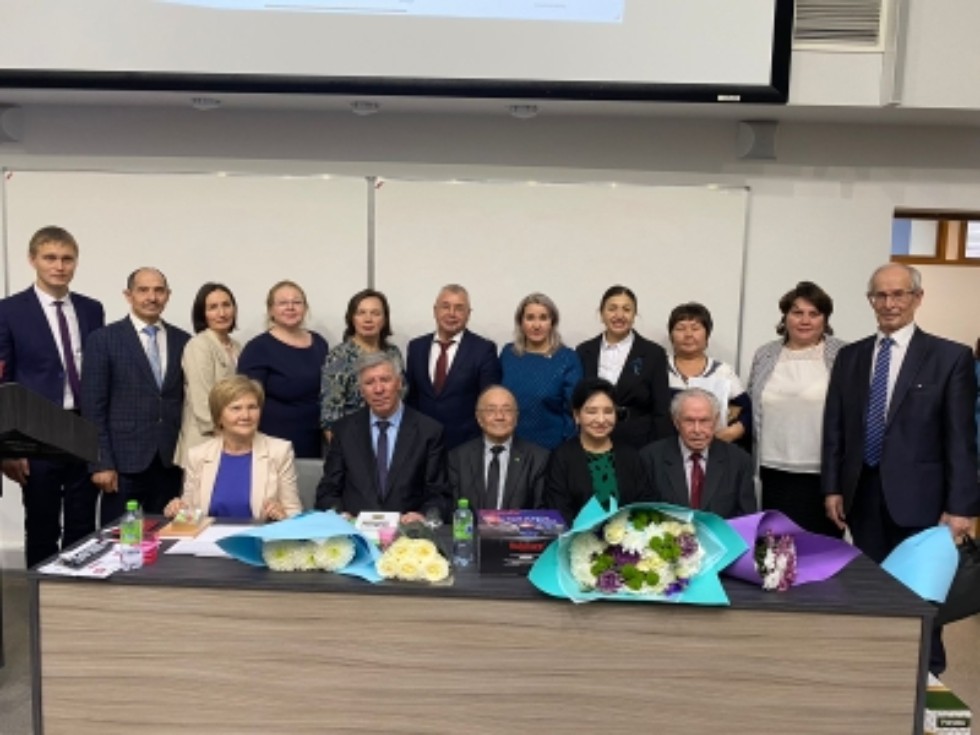 Әдәбият белемендә тирән эз калдырган галимнәр юбилее Әдәбият белемендә тирән эз калдырган галимнәр юбилее