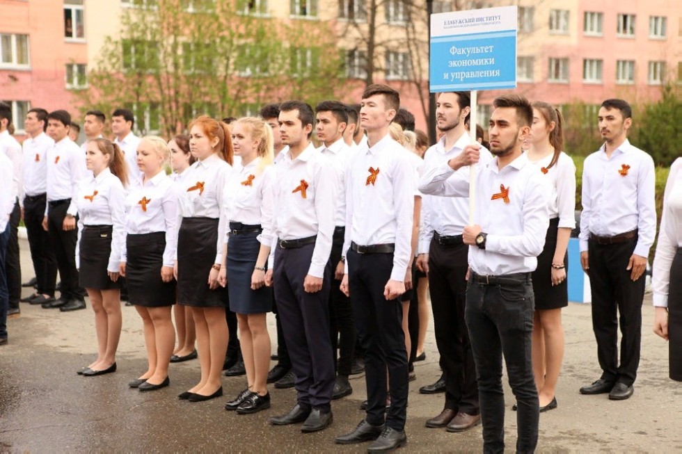 'Поклонимся великим тем годам': День Победы встретили в Елабужском институте КФУ 'Поклонимся великим тем годам': День Победы встретили в Елабужском институте КФУ