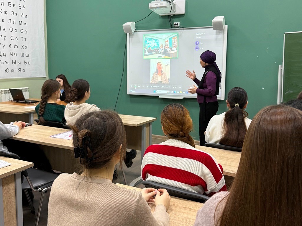 В Елабужском институте КФУ прошла встреча студентов с выпускницей Ленизой Хабибуллиной В Елабужском институте КФУ прошла встреча студентов с выпускницей Ленизой Хабибуллиной