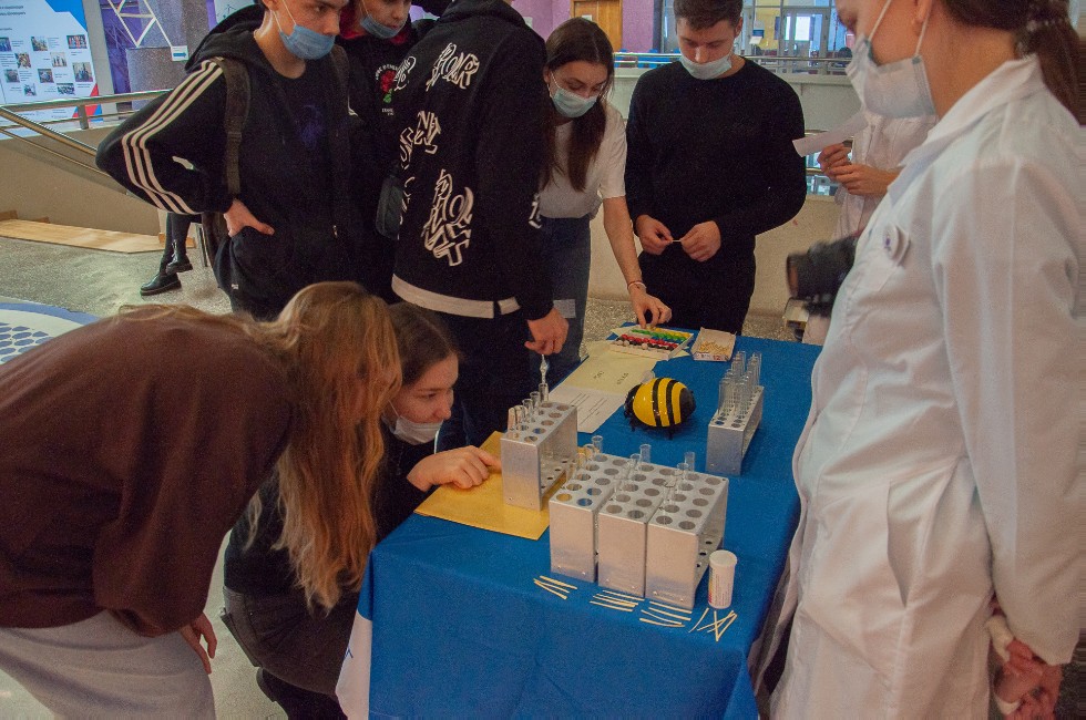 В УНИКСе состоялся фестивал науки для первокурсников ,Химический институт им. А. М. Бутлерова, научные кружки