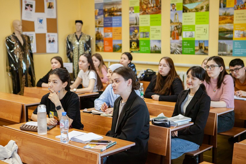 Стартовала II Всероссийская научно-практическая конференция 'Выпускники Елабужского института в современном образовательном пространстве' Стартовала II Всероссийская научно-практическая конференция 'Выпускники Елабужского института в современном образовательном пространстве'