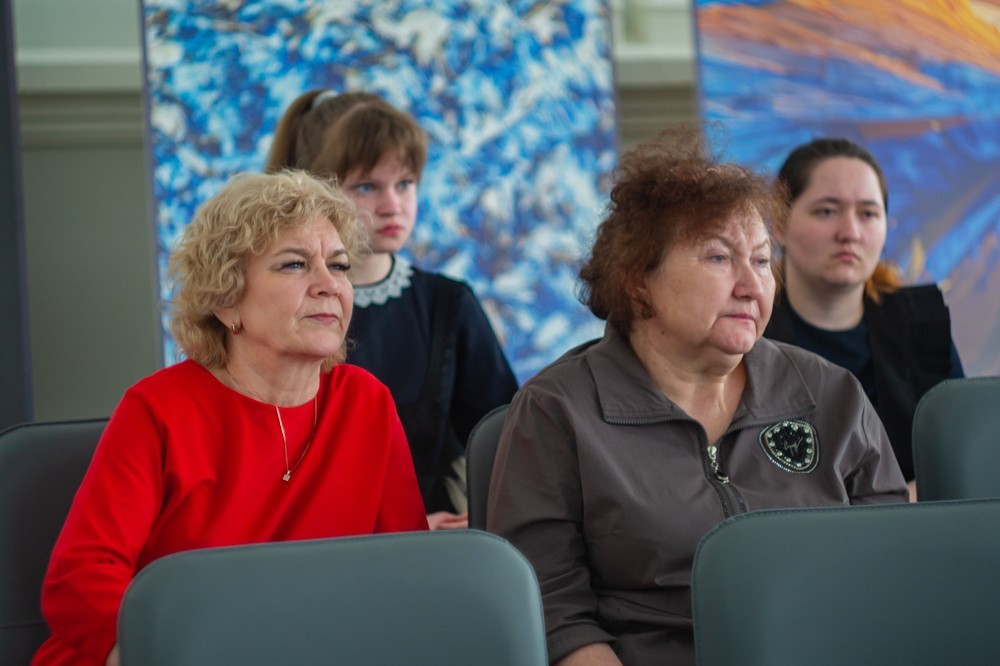 В Елабужском институте прошла лекция 'Место русского языка в системе языков мира', посвященная году педагога и наставника В Елабужском институте прошла лекция 'Место русского языка в системе языков мира', посвященная году педагога и наставника