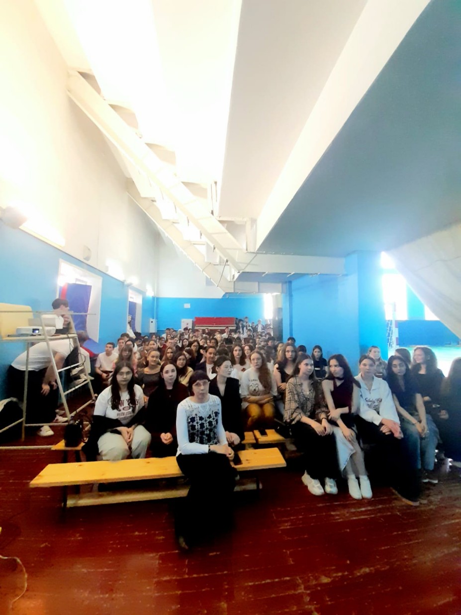 Ветераны и студенты КФУ знают и верят: ' Нам нужна одна победа, одна на всех. Мы за ценой не постоим?' Ветераны и студенты КФУ знают и верят: ' Нам нужна одна победа, одна на всех. Мы за ценой не постоим?'