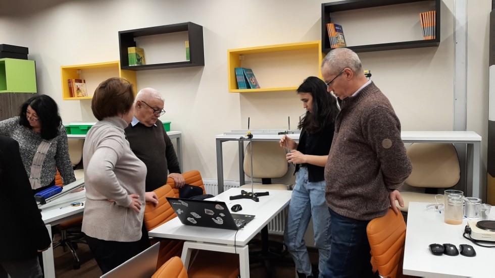 В Центре цифровых образовательных технологий EduTech КФУ завершили обучение учителя физики в рамках курса повышения квалификации В Центре цифровых образовательных технологий EduTech КФУ завершили обучение учителя физики в рамках курса повышения квалификации