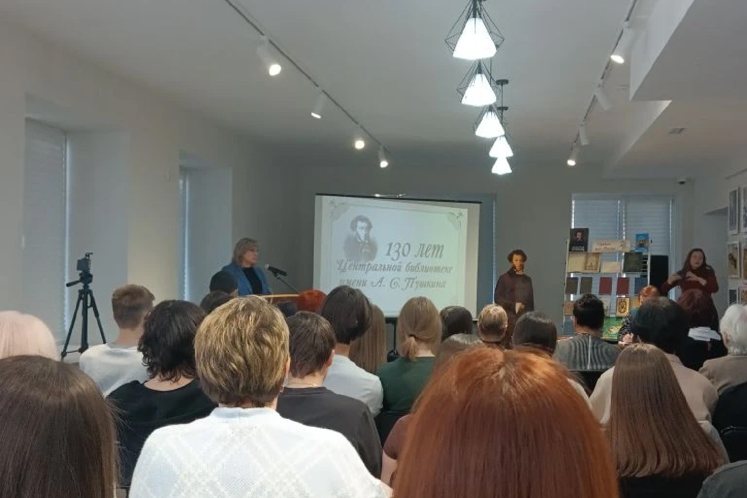 Студенты-филологи Елабужского института КФУ прикоснулись к истории в главной библиотеке Елабуги Студенты-филологи Елабужского института КФУ прикоснулись к истории в главной библиотеке Елабуги