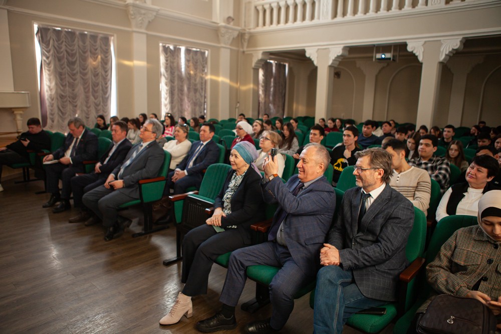 В Елабужском институте прошла литературная встреча с членами Союза писателей Республики Татарстан В Елабужском институте прошла литературная встреча с членами Союза писателей Республики Татарстан