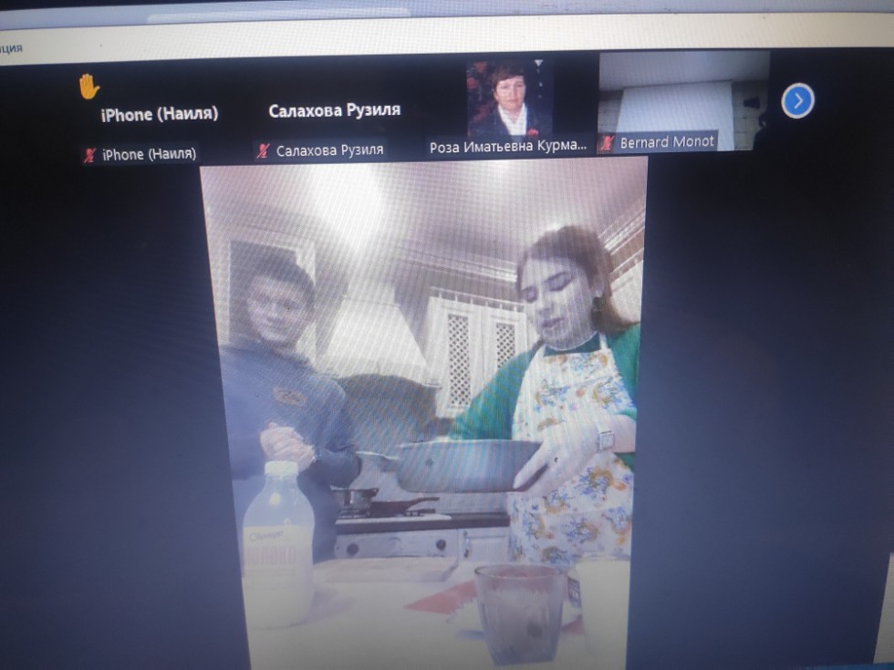 'Ана теле' сөйләшү клубында татар халкының милли ризыгы ? кыстыбый пешерделәр 'Ана теле' сөйләшү клубында татар халкының милли ризыгы ? кыстыбый пешерделәр