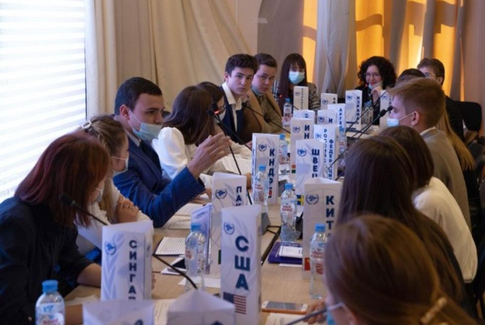 Студенты Юридического факультета КФУ одержали победу на 'Модели ООН в Крыму' ,РГУП, конференция, студенты, школьники