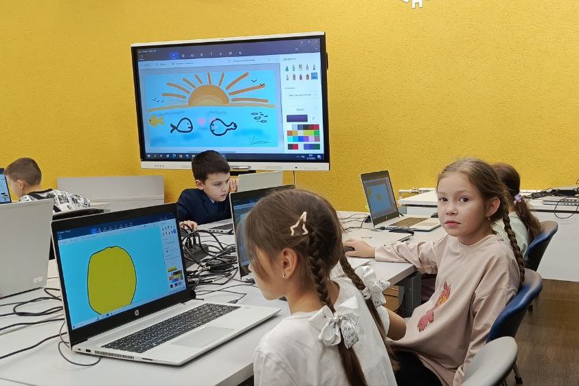 В 'Дома научной коллаборации им. К.А. Валиева' кипит детское творчество В 'Дома научной коллаборации им. К.А. Валиева' кипит детское творчество