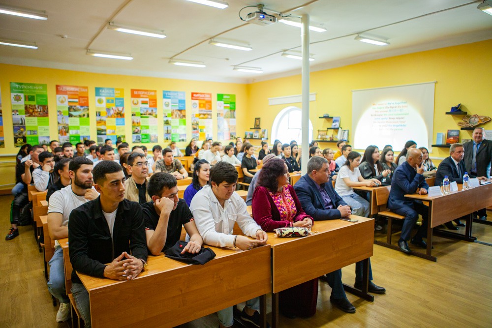 В Елабужском институте КФУ прошла встреча с иностранными студентами В Елабужском институте КФУ прошла встреча с иностранными студентами