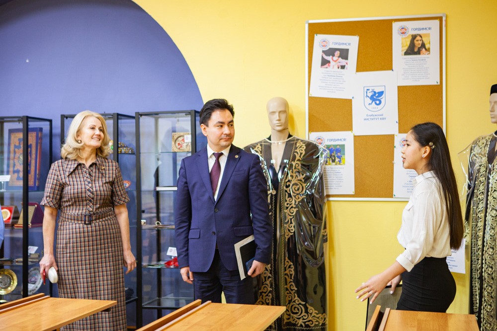 Прошла встреча с иностранными студентами с участием проректора по внешним связям КФУ Прошла встреча с иностранными студентами с участием проректора по внешним связям КФУ