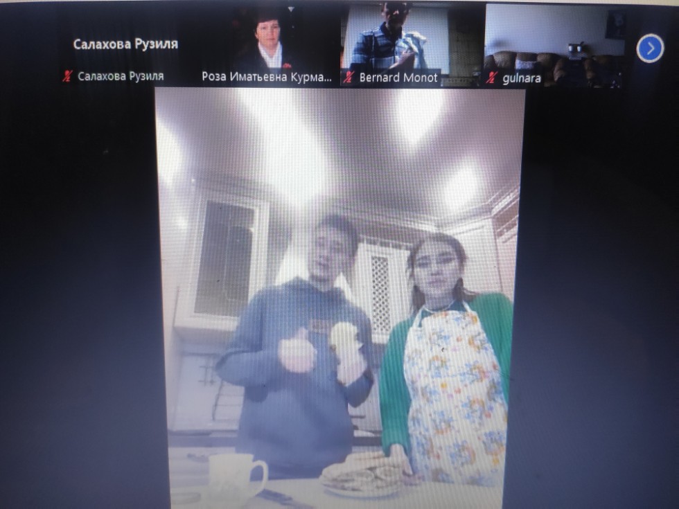 'Ана теле' сөйләшү клубында татар халкының милли ризыгы ? кыстыбый пешерделәр 'Ана теле' сөйләшү клубында татар халкының милли ризыгы ? кыстыбый пешерделәр