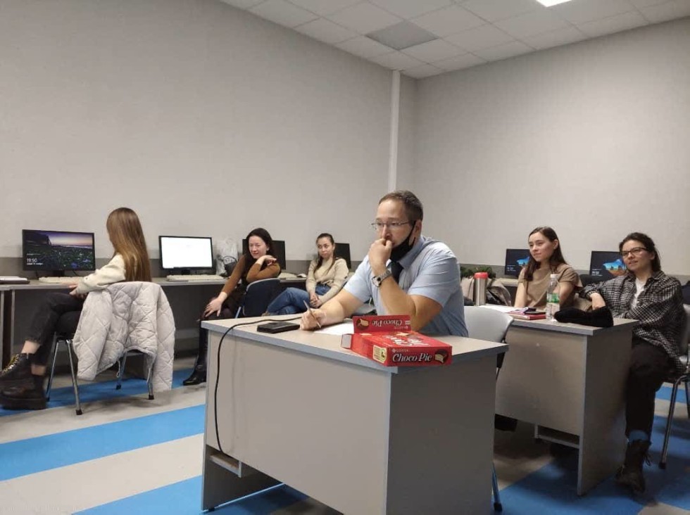 Восемнадцатое заседание дискуссионного клуба Восемнадцатое заседание дискуссионного клуба