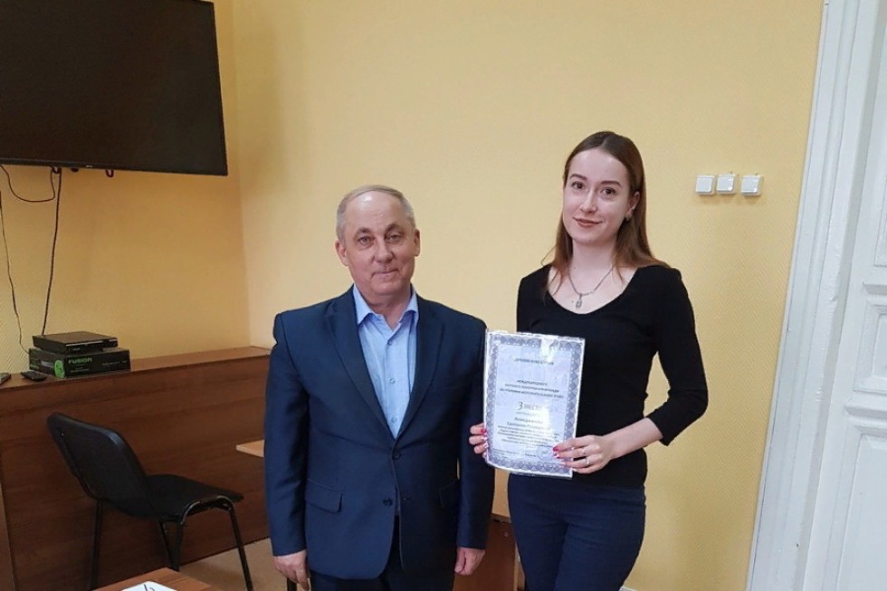 Студентка Елабужского института КФУ Солтания Ахмеджанова стала призером Международного (дистанционного) научного конкурса-олимпиады Студентка Елабужского института КФУ Солтания Ахмеджанова стала призером Международного (дистанционного) научного конкурса-олимпиады