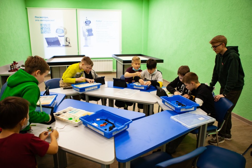 ����������