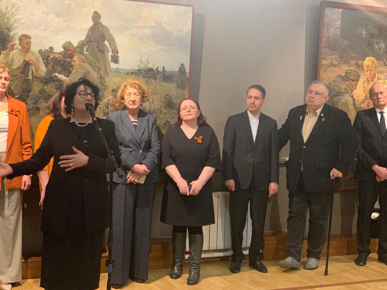 В национальной художественной галерее 'Хазинэ' открылась выставка к 80-летию Дня Победы В национальной художественной галерее 'Хазинэ' открылась выставка к 80-летию Дня Победы