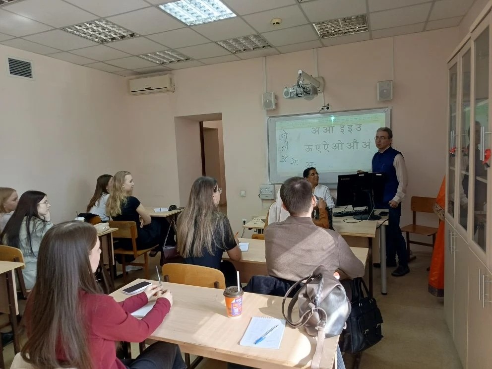 В ИМОиИВ стартовали факультативные курсы по языку хинди В ИМОиИВ стартовали факультативные курсы по языку хинди