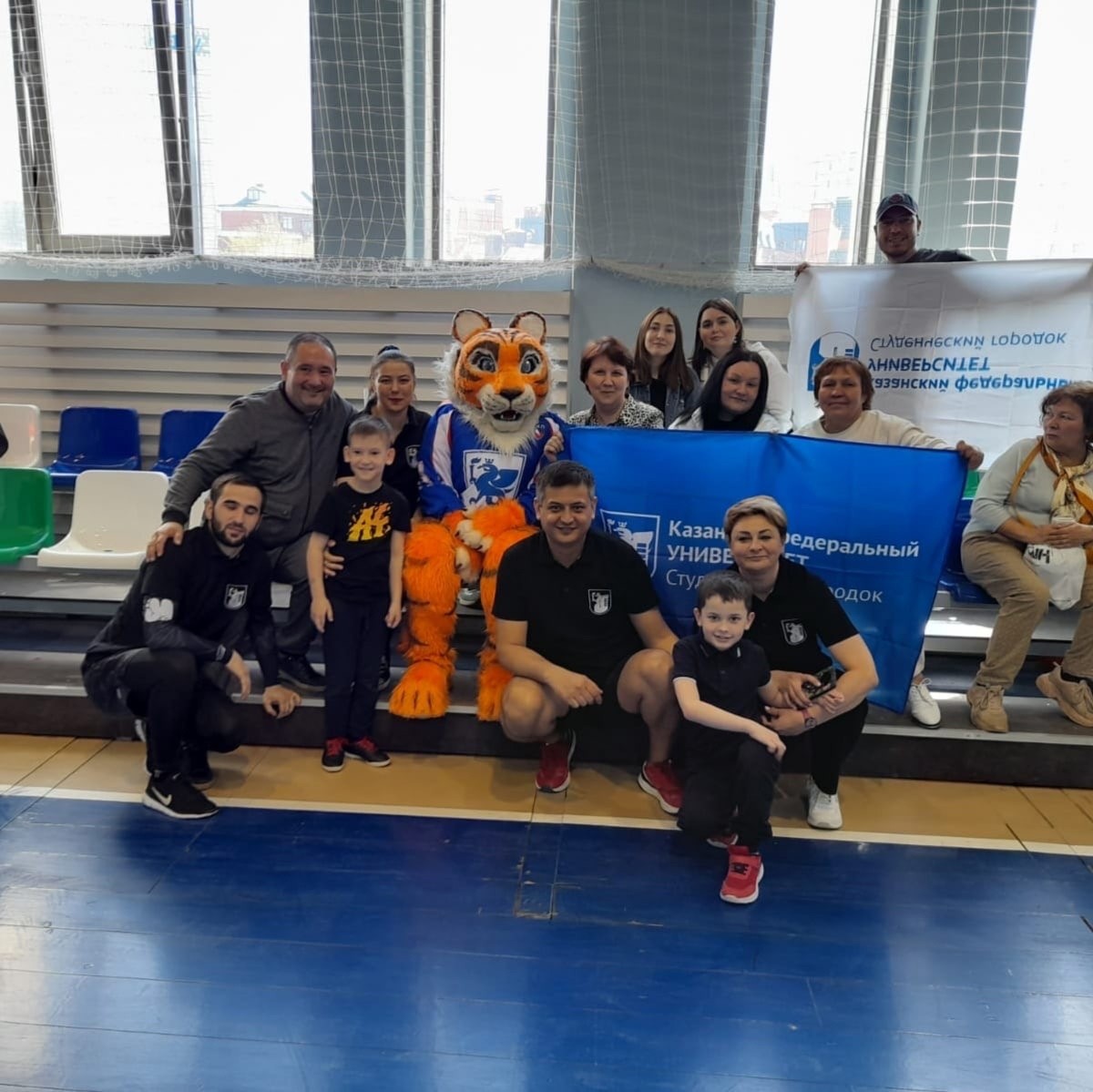 Команда Студенческого городка - участники соревнований 'Папа, Мама, Я - спортивная семья' Команда Студенческого городка - участники соревнований 'Папа, Мама, Я - спортивная семья'