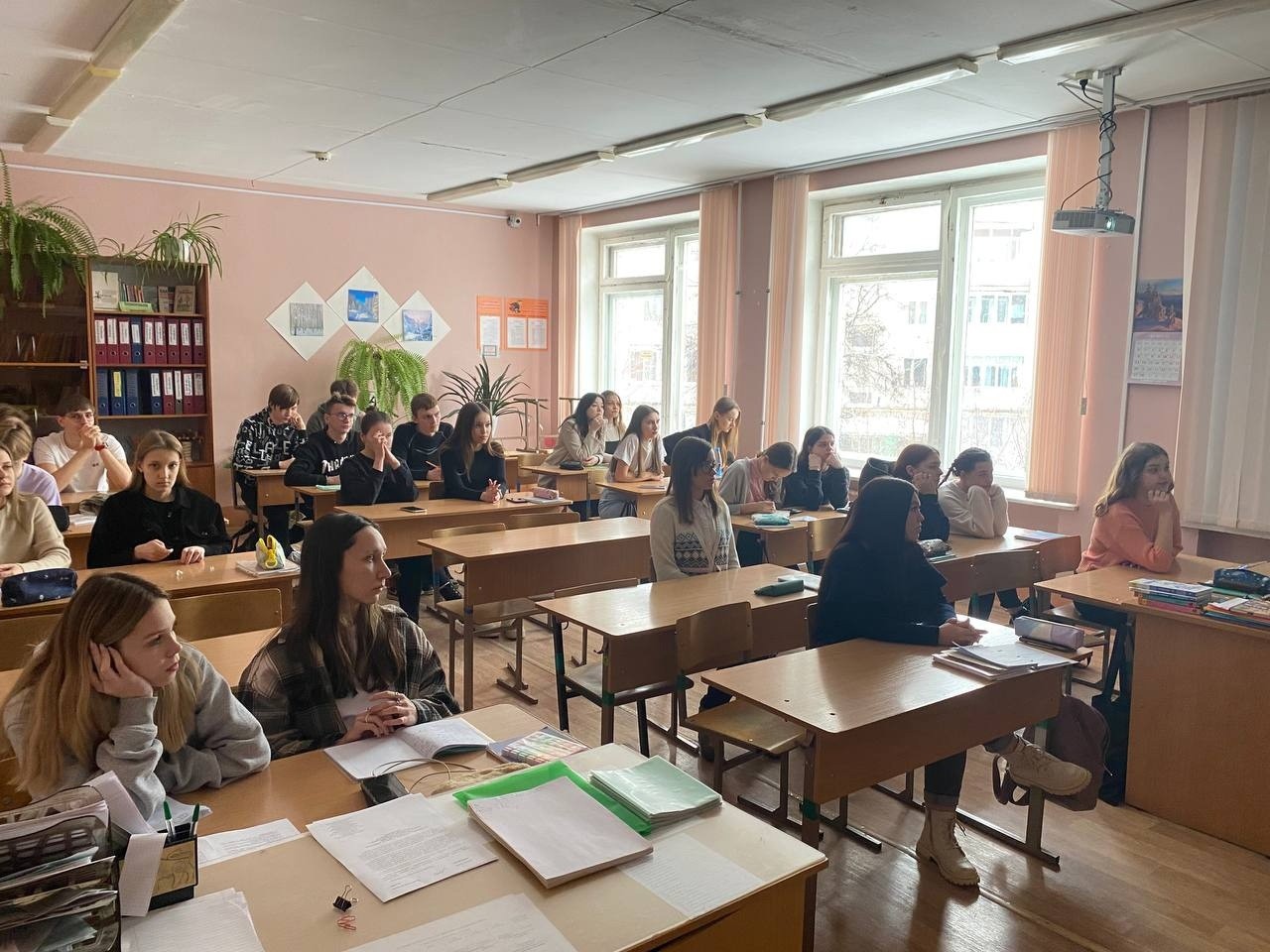 Студенты проводят профориентационную работу Студенты проводят профориентационную работу