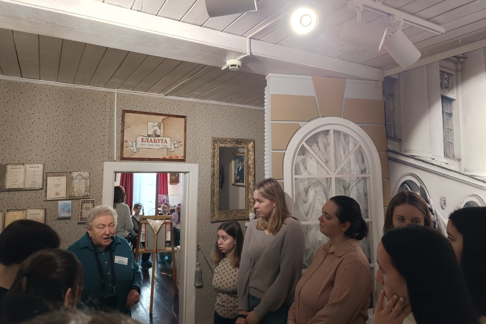 Посещение Дома памяти Марины Цветаевой и Дома-музея кавалерист- девицы Надежды Дуровой Посещение Дома памяти Марины Цветаевой и Дома-музея кавалерист- девицы Надежды Дуровой