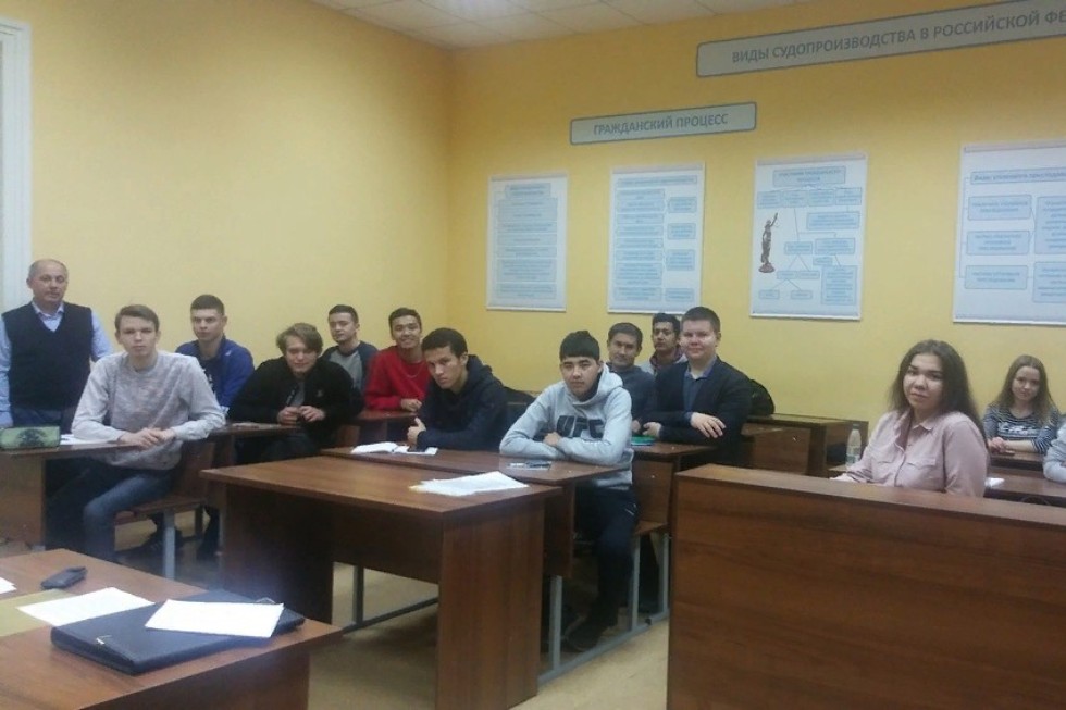 На юридическом факультете прошло заседание студенческого научного кружка На юридическом факультете прошло заседание студенческого научного кружка