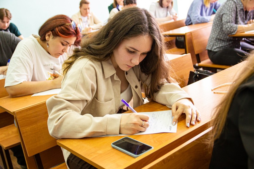 'Тотальный диктант' написали в Елабужском институте КФУ 'Тотальный диктант' написали в Елабужском институте КФУ