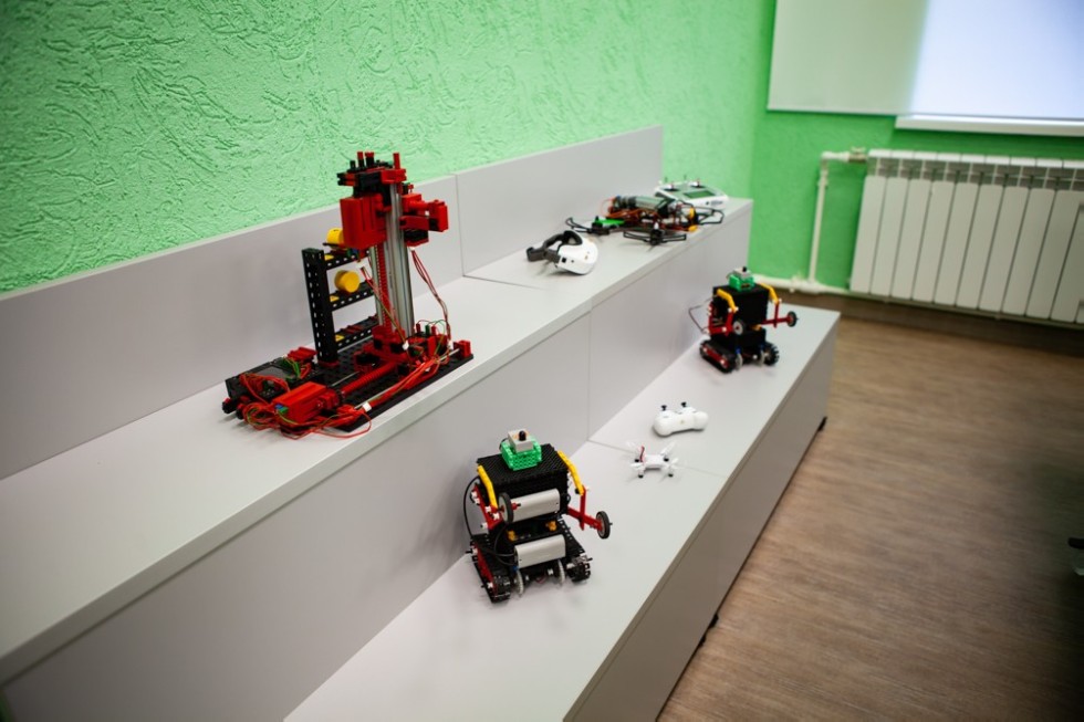 ����������