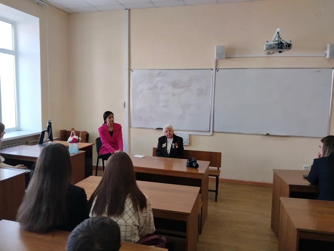 Студенты ИМОИиВ встретились с жительницей блокадного Ленинграда Студенты ИМОИиВ встретились с жительницей блокадного Ленинграда