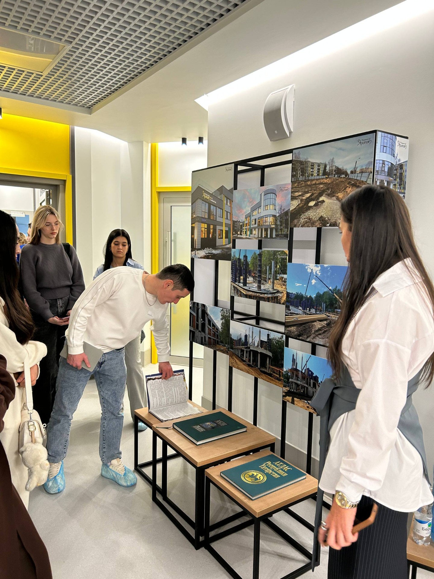 Знакомство с молодежным центром Знакомство с молодежным центром