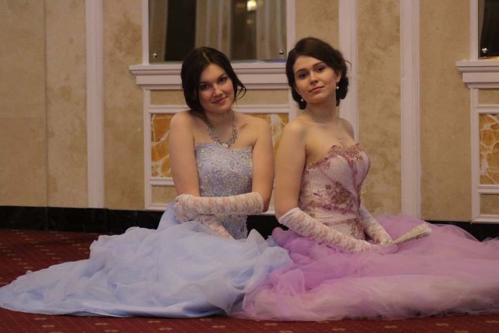 Sumptuous Spring Ball Revives Nineteenth Century Atmosphere