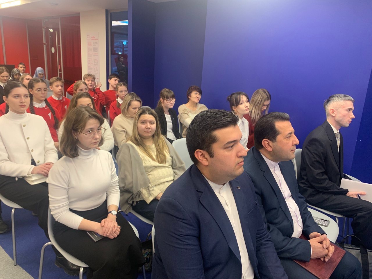 Студенты Института встретились с представителями Генеральных консульств Казани Студенты Института встретились с представителями Генеральных консульств Казани