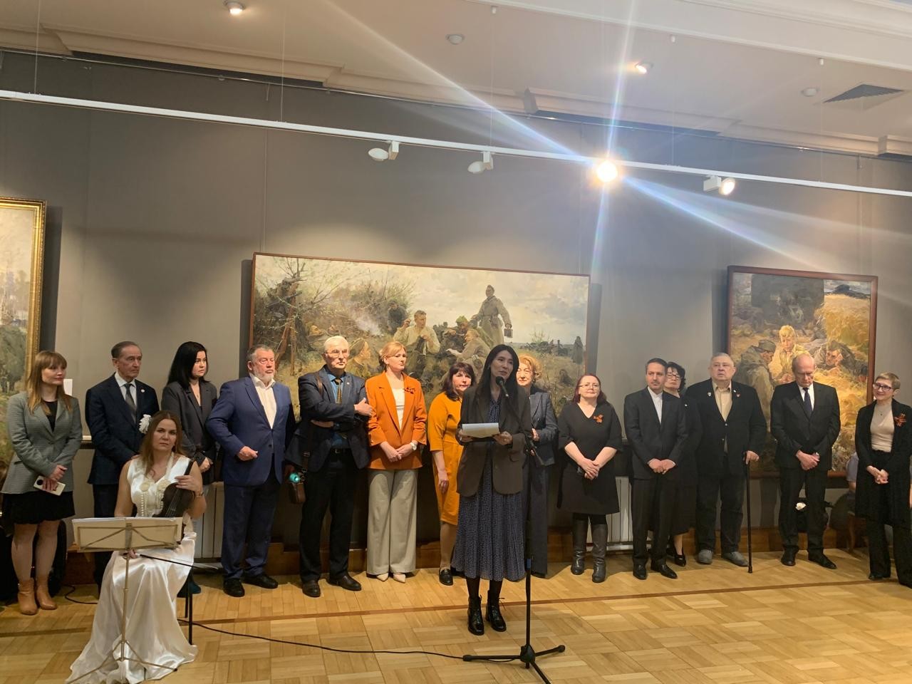 В национальной художественной галерее 'Хазинэ' открылась выставка к 80-летию Дня Победы В национальной художественной галерее 'Хазинэ' открылась выставка к 80-летию Дня Победы