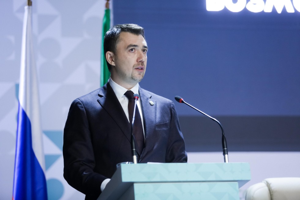 Head of Federal Youth Agency: 'You are the best generation in our country's history'