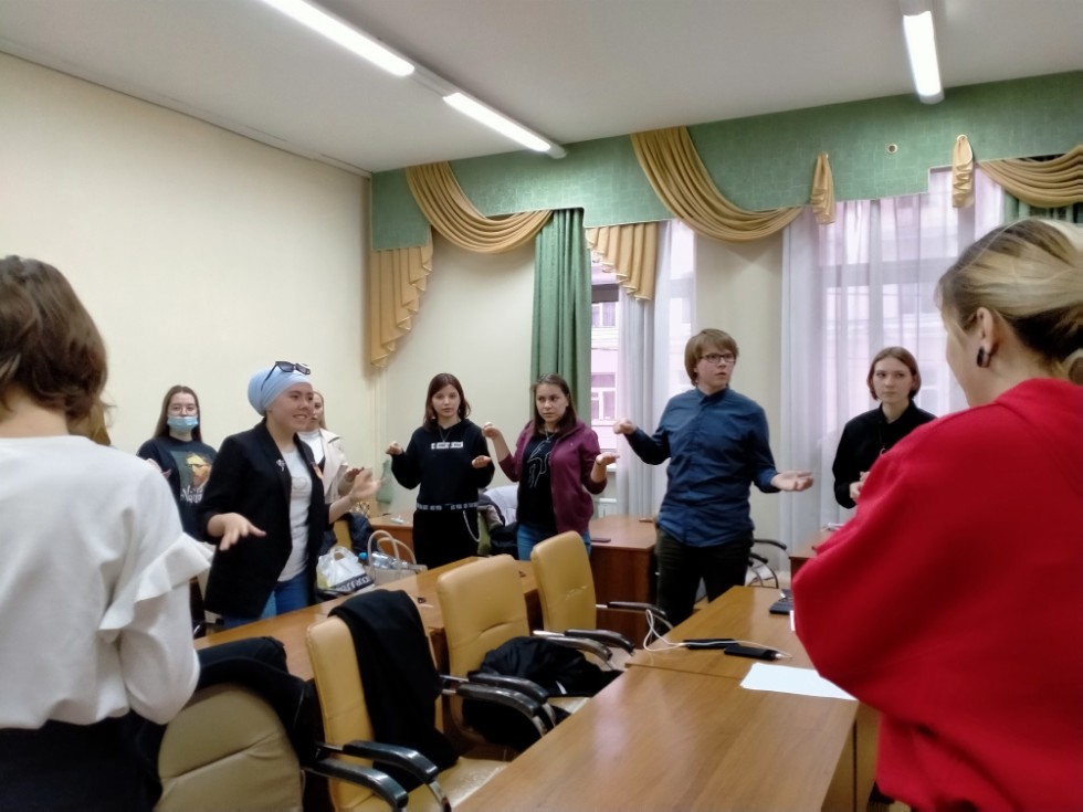 Нам вожатые нужны! Нам вожатые нужны!