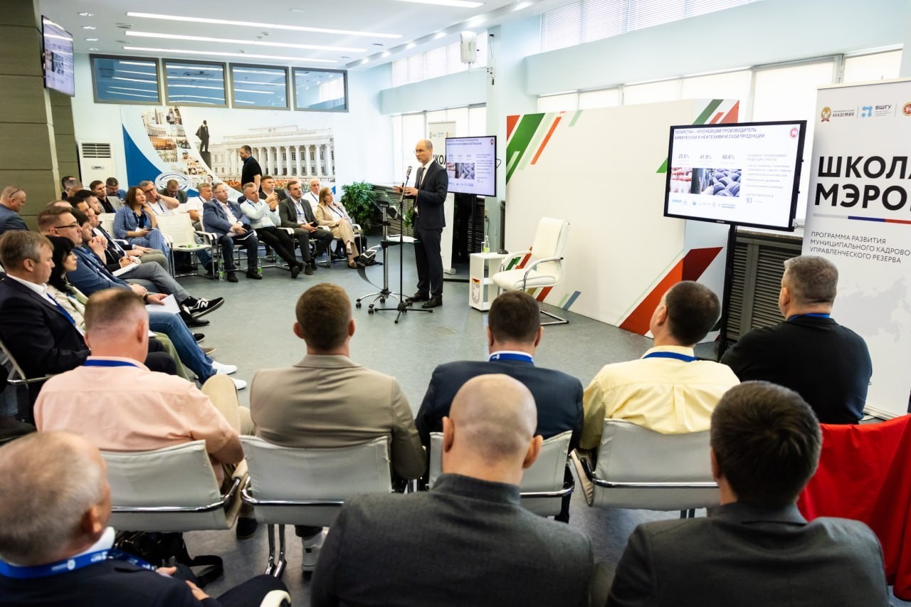 A meeting was held at KFU with the President of Tatarstan and participants of the A meeting was held at KFU with the President of Tatarstan and participants of the