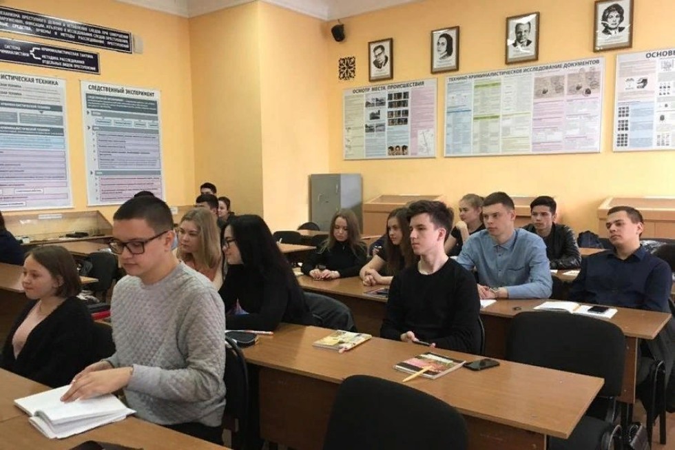 Студенты Елабужского института КФУ приняли участие в интеллектуальной игре 'Молодежь - против коррупции' Студенты Елабужского института КФУ приняли участие в интеллектуальной игре 'Молодежь - против коррупции'