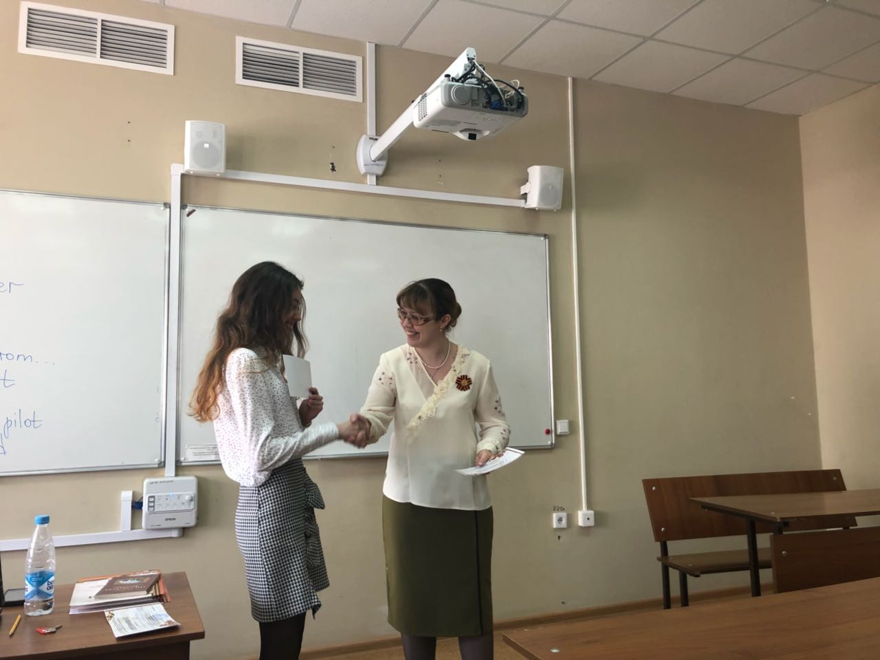 Эх, путь-дорожка фронтовая! Не страшен нам военный перевод! Эх, путь-дорожка фронтовая! Не страшен нам военный перевод!