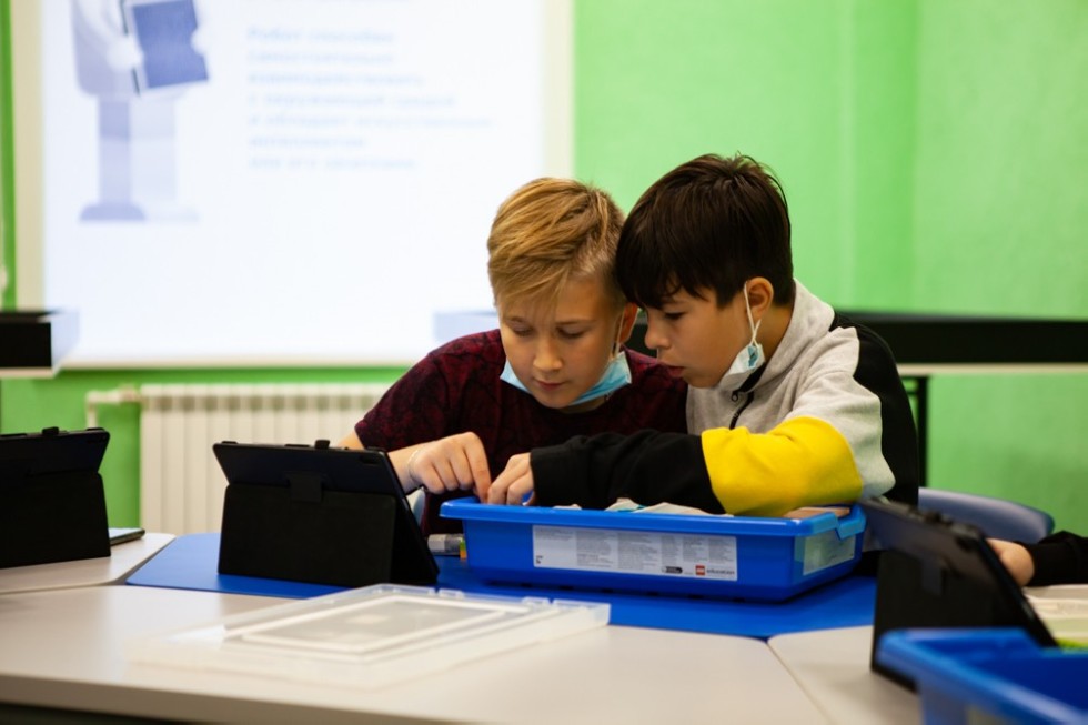 ����������