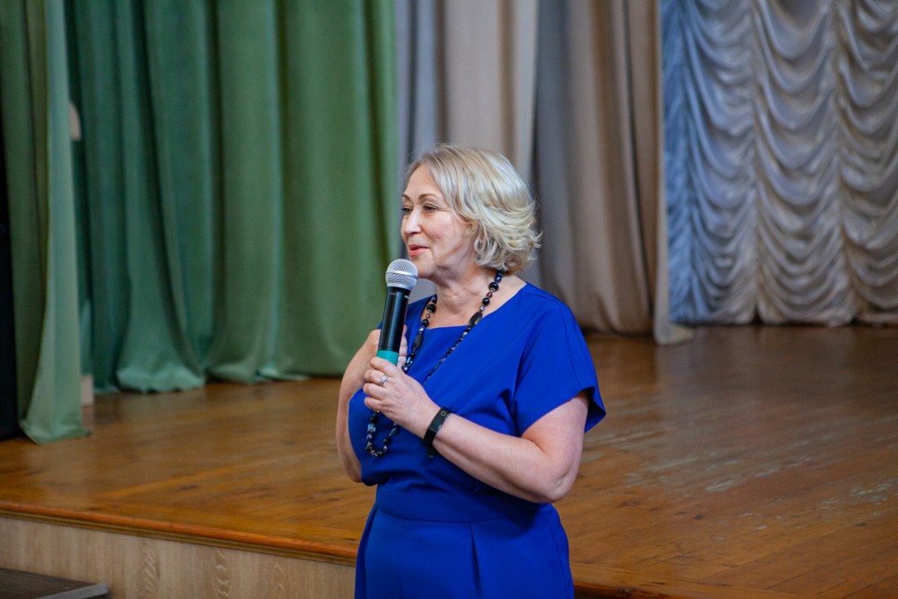 Сегодня в актовом зале Елабужского института Казанского Федерального университета состоялась торжественная линейка 'Учителем быть круто!' Сегодня в актовом зале Елабужского института Казанского Федерального университета состоялась торжественная линейка 'Учителем быть круто!'