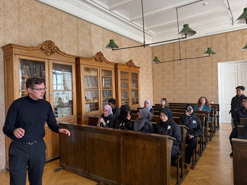 Студенты из Малайзии проходят стажировку в КФУ Студенты из Малайзии проходят стажировку в КФУ