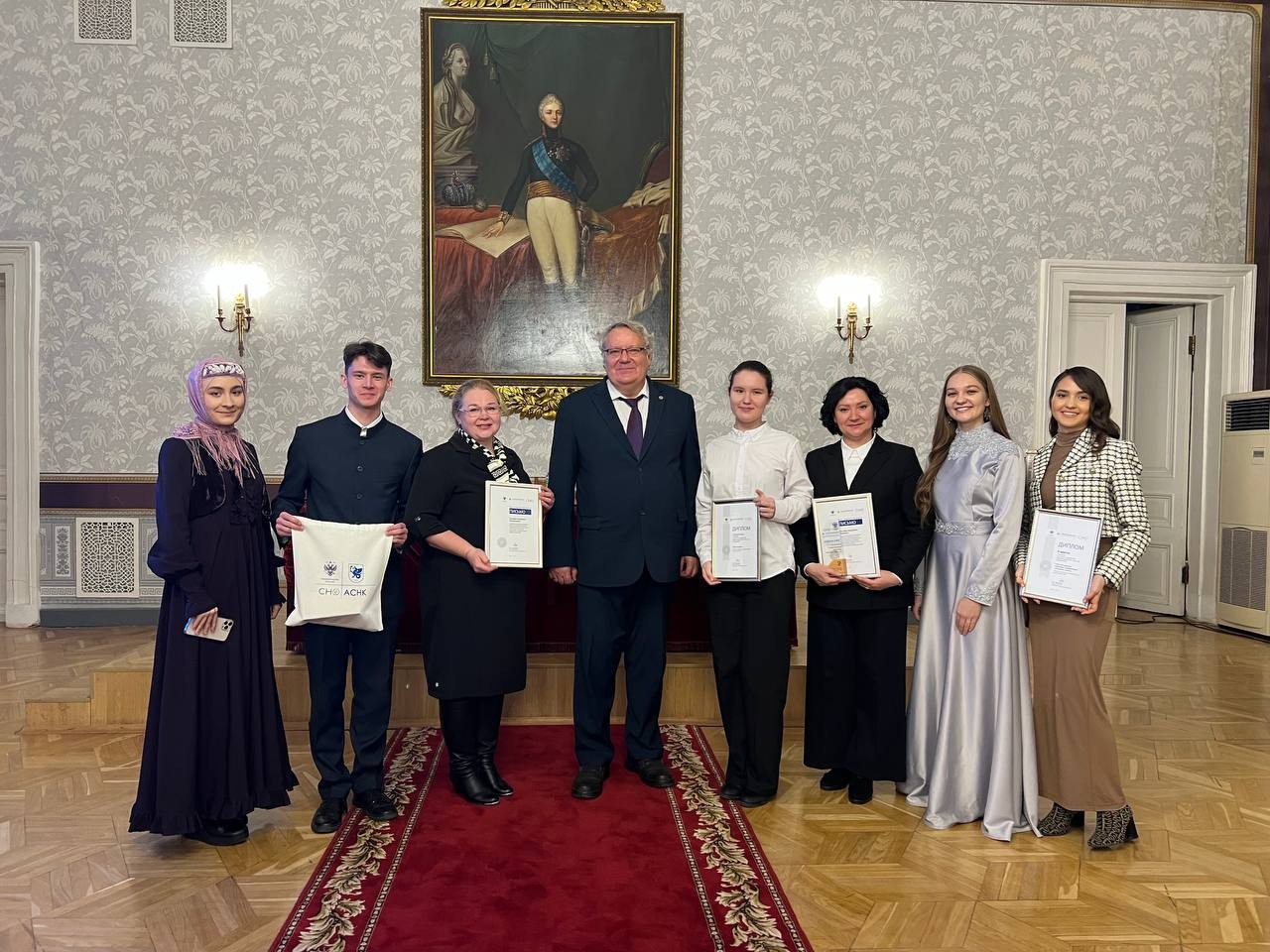 Поздравляем два СНК Института филологии и межкультурной коммуникации с победами на конкурсе 'Лучший научный кружок КФУ 2023 года'! Поздравляем два СНК Института филологии и межкультурной коммуникации с победами на конкурсе 'Лучший научный кружок КФУ 2023 года'!