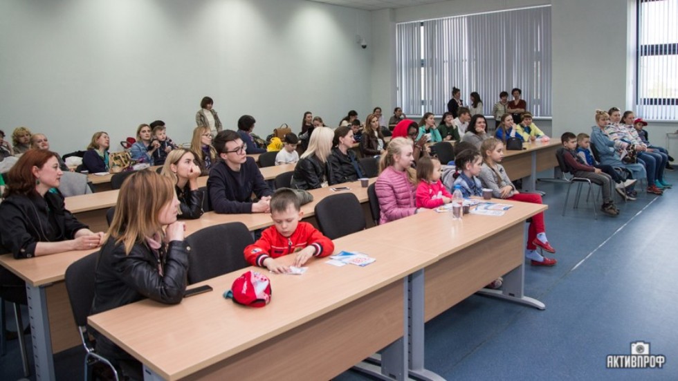 В Набережночелнинском институте КФУ состоялось открытие Фестиваля 'Ночь науки' В Набережночелнинском институте КФУ состоялось открытие Фестиваля 'Ночь науки'