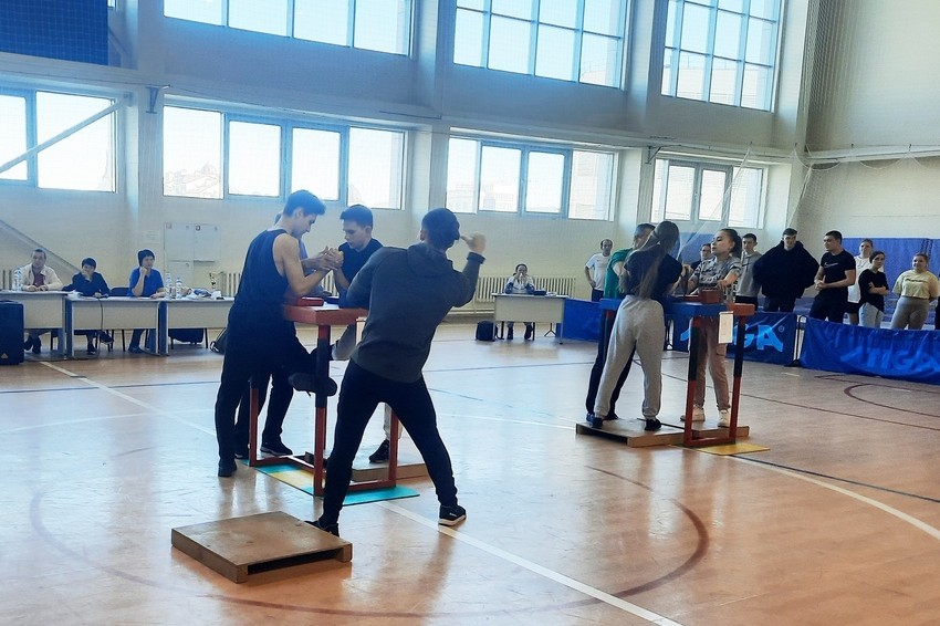 Победителями Спартакиады студентов и аспирантов КФУ по армрестлингу стали студенты Елабужского института КФУ Победителями Спартакиады студентов и аспирантов КФУ по армрестлингу стали студенты Елабужского института КФУ