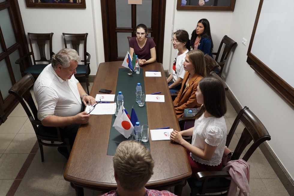 Vice-Rector Dmitry Tayursky collected feedback from participants of exchange program with Kanazawa University ,Kanazawa University